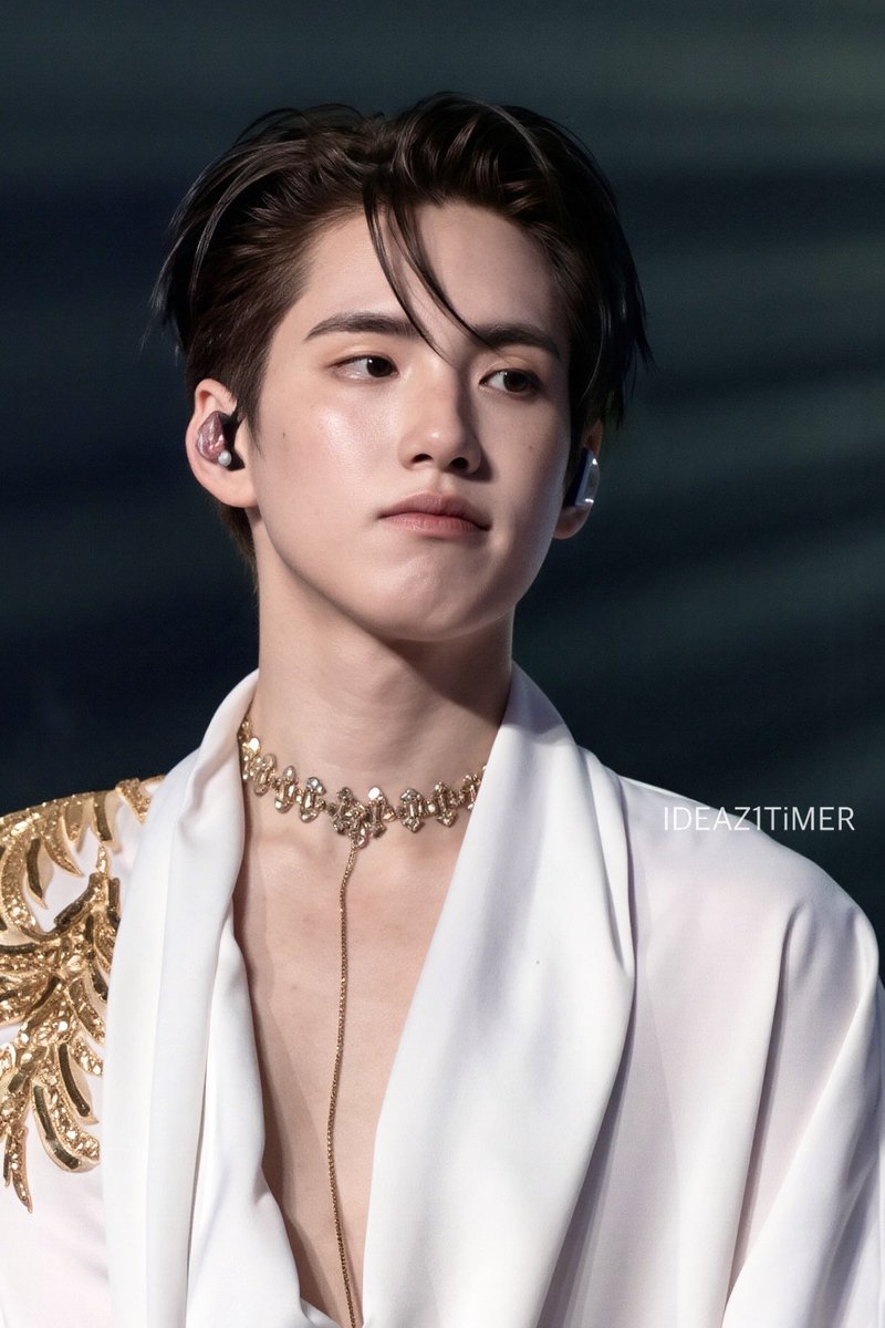IDEAZONETIMER's tweet photo. ชุดนี้ใส่แล้วขับผิว ขับใบหน้ามากอ่ะ
นี่ว่าเป็นชุดที่ว้าวมากเลยในคอน
เปิดตัวได้แบบ นี่ตาพร่า ออร่าจับ 55556
เทพเจ้าจริง แต่ใด ๆ ภูใส่อะไรก็หล่อครับ

#PHUTATCHAI 🪽
#BUS_LIGHTASONE https://t.co/3qaajfjVpX