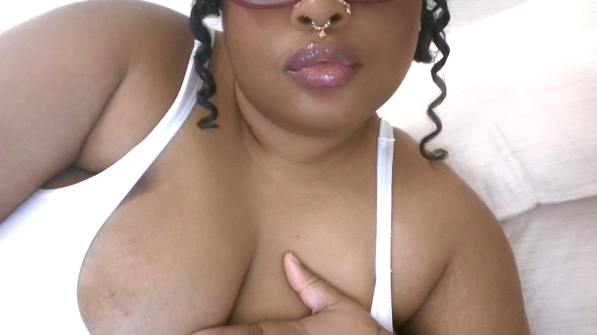 karislikepariss's tweet photo. Just won my first battle against a clicker septum 😭 omfg who let me put that bitch in https://t.co/NkIwAUuMHk