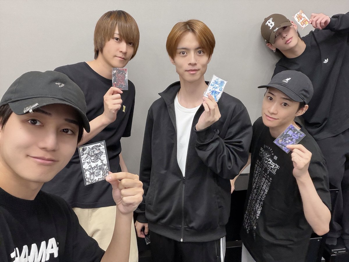 basabasa_zawawa's tweet photo. #おもステ　稽古でした！

ぬいゲット！！
ゆうきからは花文字のカードもらった！
ありがとう！！ https://t.co/APx8sXPThc