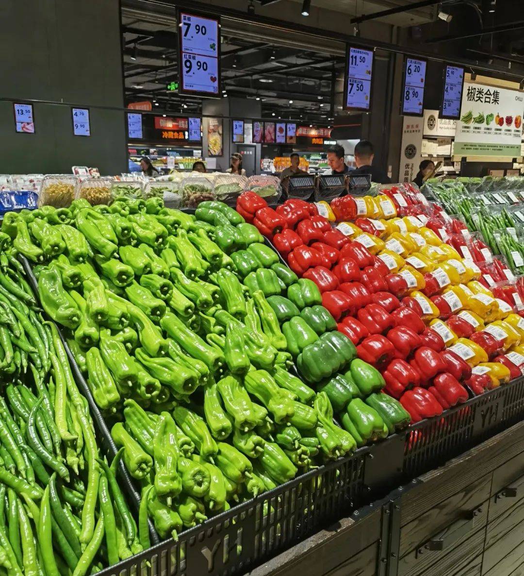 MariannaRezy3c's tweet photo. Need fresh, affordable u0026 organic veggies this week We’ve got local-grown tomatoes, spinach and carrots in stock now—grab yours before they’re gone! https://t.co/mzixpzIfZF