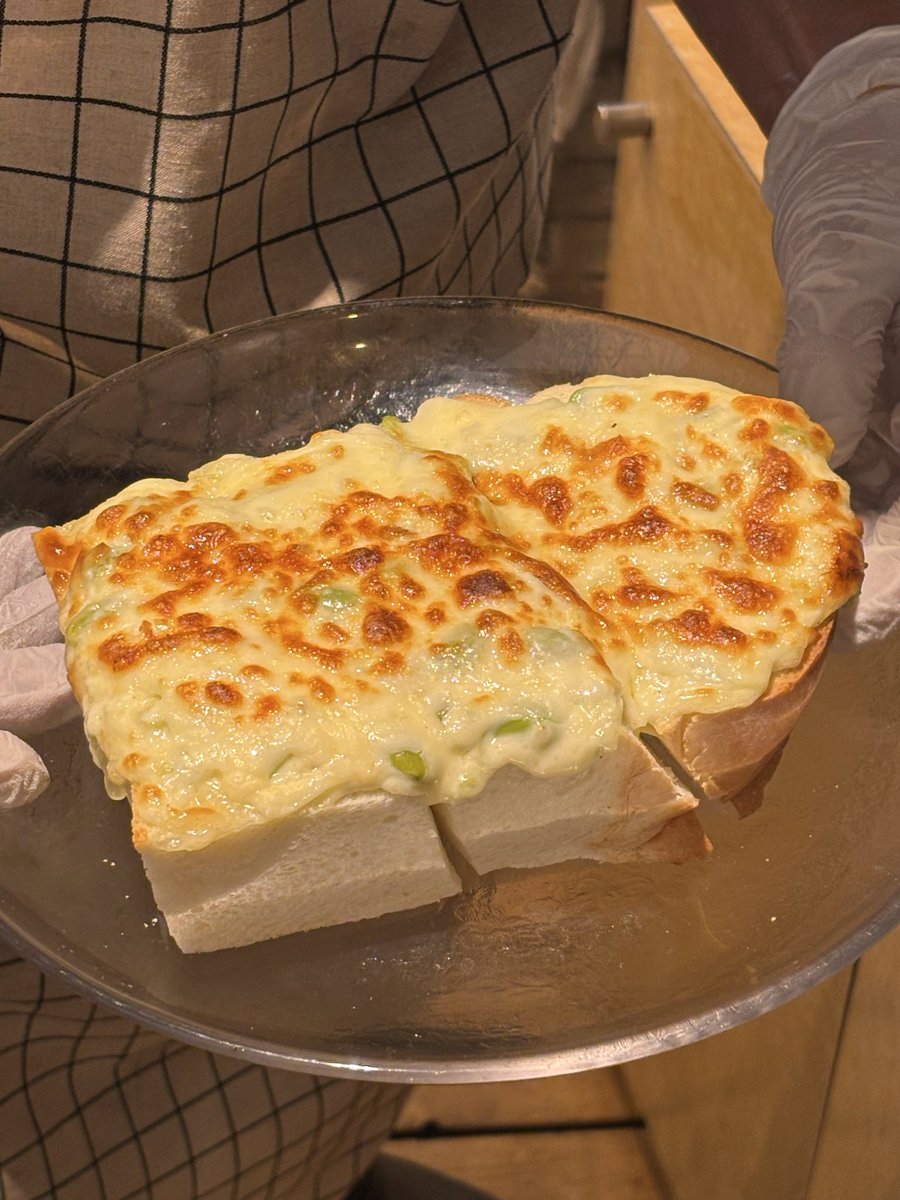 cafeduensemble's tweet photo. こんにちはアンサンブルです☕️🍞

いつもこんな現象が起こるのです(笑)

「ずんだトースト」の終わりかけに…
駆け込み「ずんだチーズトースト🧀」がよく出ます🫛

合わないはずが無い
めちゃくちゃ合いすぎます‼︎

今週はチーズ🧀トッピングの方が多いです♪

31日(金)9:30〜17:00まで営業致します https://t.co/P5b5m4UJvI