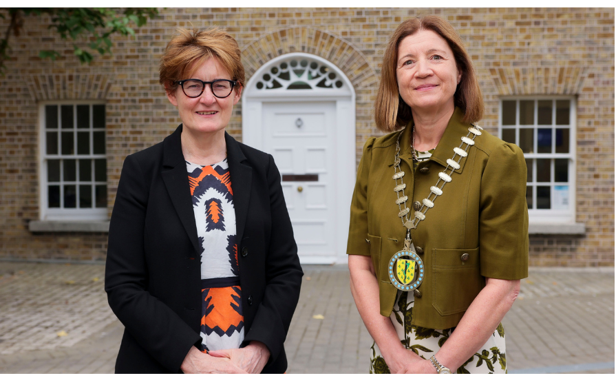 med_indonews's tweet photo. Prof Deirdre J Murphy elected Medical Council President
https://t.co/obGkJHu3I9 https://t.co/nCzLUUkEdO