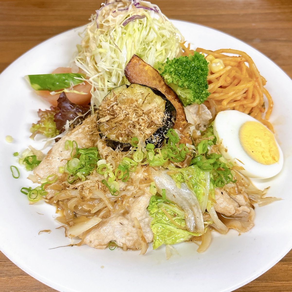 cafeE_5's tweet photo. 本日もありがとうございました！

閉店作業してたらマスターがオレンジを使っていないオレンジ味のジュースをくれました🍊
ほんまにオレンジ味なのが不思議〜😳

明日も皆様のお越しをお待ちしてます！ https://t.co/y2Ga4GDvm5