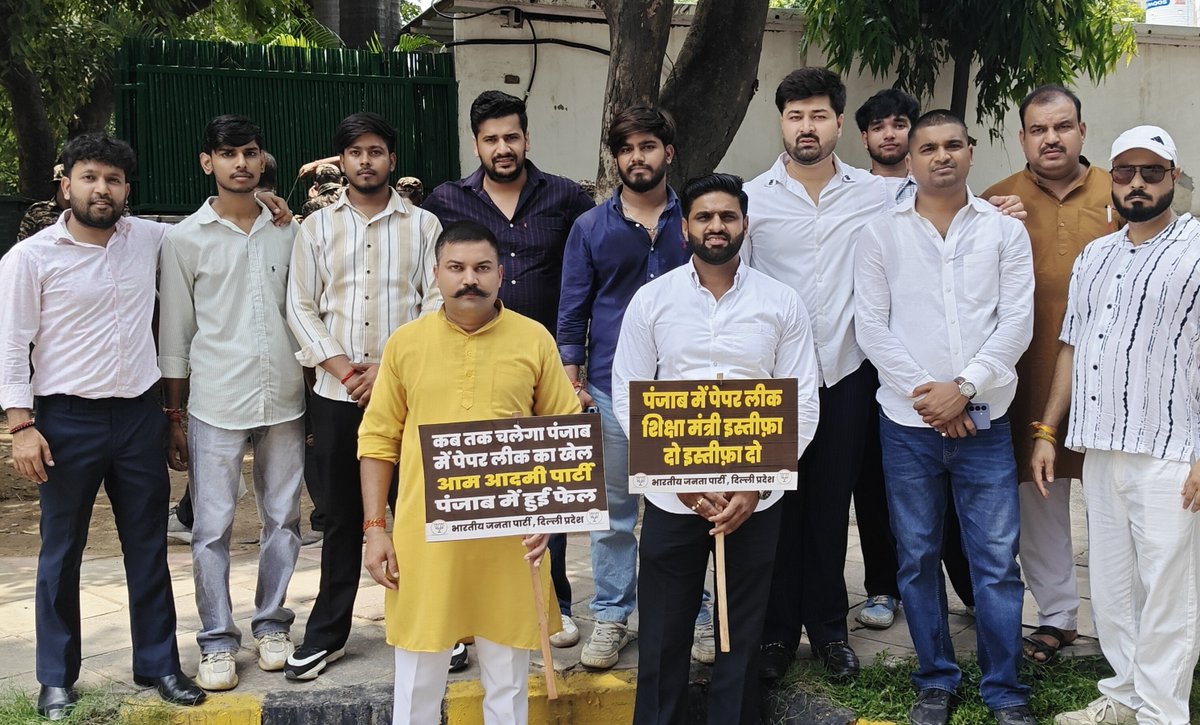 bjp_ashu's tweet photo. पंजाब में फार्मेसी परीक्षा के लीक हुए पेपर के कारण आम आदमी पार्टी के मालिक केजरीवाल व आम आदमी पार्टी के शिक्षा मंत्री हरजोत सिंह बैंस के इस्तीफे की मांग 

#delhibjpprotest 
#newdelhibjp 
#BJPProtest 
#PunjabPaperLeak 
#HarjotSinghBains https://t.co/1qXVJ1lvg3