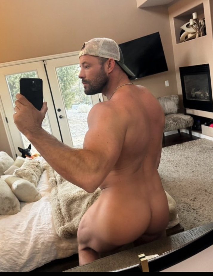 tracetrainer67's tweet photo. #humpday 🍑😁 https://t.co/DQoqTGvuvr