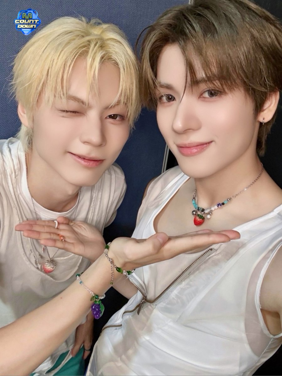 MnetMcountdown's tweet photo. 진짜로 엠카는 파우가 좋아
솔직히 파워도 알잖아 ❤️🧡💛💚💙🖤💜

파우는 엠카가 제일 좋아하는 것 중
제일 좋아하는 거🩵

#MCOUNTDOWN #엠카운트다운
#POW #파우 #Flavor https://t.co/YkBUWBL8FO