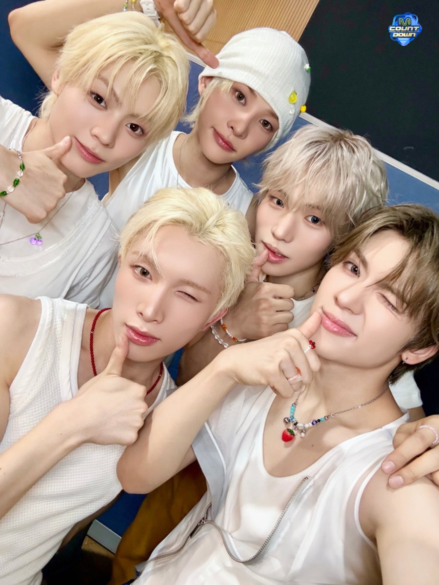 MnetMcountdown's tweet photo. 진짜로 엠카는 파우가 좋아
솔직히 파워도 알잖아 ❤️🧡💛💚💙🖤💜

파우는 엠카가 제일 좋아하는 것 중
제일 좋아하는 거🩵

#MCOUNTDOWN #엠카운트다운
#POW #파우 #Flavor https://t.co/YkBUWBL8FO