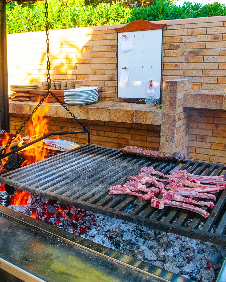 MENORCATOUR's tweet photo. ️Restaurante L'Ancora 🍴🥩🥘 (Colaboración) ️
🏠 Avinguda Simón de Olivar 26, Ciutadella de Menorca
☎️ 971 88 46 41
Más info: https://t.co/gAxTtQ4oUP
#menorca #menorcatour #ciutadella #restaurantesmenorca #gastronomiamenorca #cocinademercado https://t.co/uxqq8H0rEj