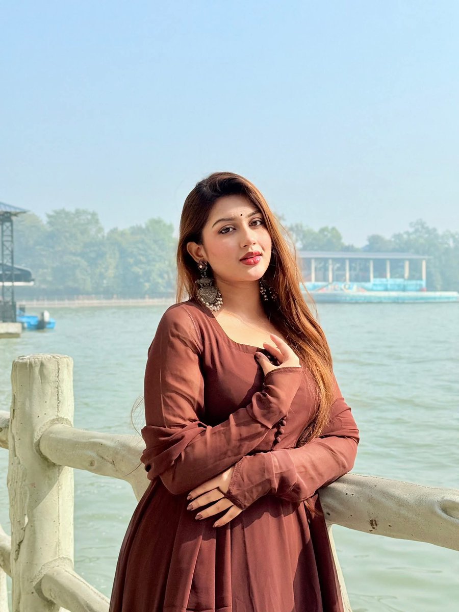 balajidhaam's tweet photo. मोहब्बत का अंजाम हर पल सुहाना नही होता 
थक जाते है लोग , मगर सहारा नहीं होता
पर किस्मत की चाल कहो या जिंदगी का खेल 
उम्र गुजार लेते है प्यार की छांव तले लोग ,
जिनके पास एक दूसरे को देखने भर का 
बहाना नही होता.........✨✨ https://t.co/hNyXJfuPXc