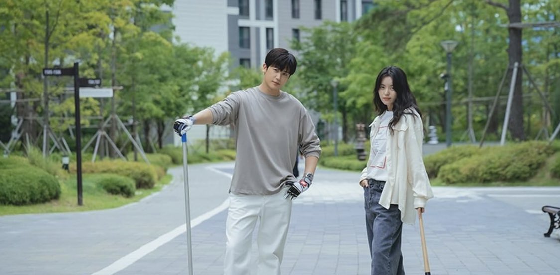 MyDiaryHapp_'s tweet photo. #Happiness 🏢
ซีรีส์เก่าแต่เอามาดูใหม่ก็ยังสนุกมาก ไม่ได้ไล่ล่าไล่โหดๆระห่ำจ๋าๆแต่เน้นการเดินเรื่องแบบ mind game กับคนในคอนโด คสพวุ่นวาย ปั่นกันไปมา ใดใดคือคสพพระนางคือน่ารักที่สุดในโลก รักกันมาตลอดนี่นา สนุกมากๆๆพระเอกหล่อเท่ ส่วนนางเอกก็เท่สุดๆๆ เลิ้บๆๆ https://t.co/ByBgi94Ns6