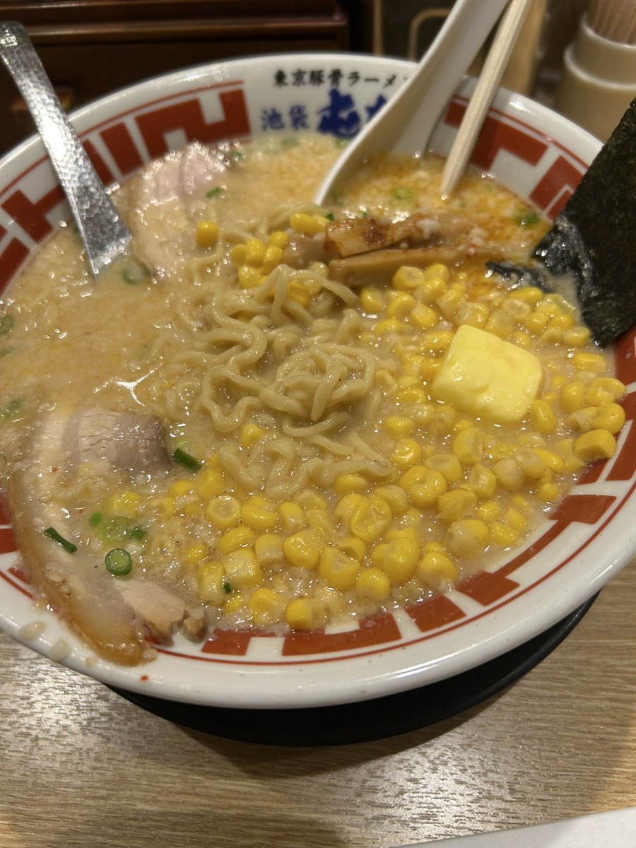 suzuoan2's tweet photo. 川崎古本まつり3日目です。
暑い中たくさんの方にご来場頂きありがとうございます。
残り4日間随時追加しながら会場でお待ちしております。
お昼は屯ちんの味噌バターコーンラーメン食べました🎵

#川崎古本まつり https://t.co/RPZduDMiBU