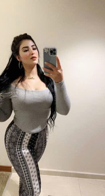 crowelr's tweet photo. Serving looks in a sleek gray top and bold patterned leggings
hYh https://t.co/WeIHjoqrSJ