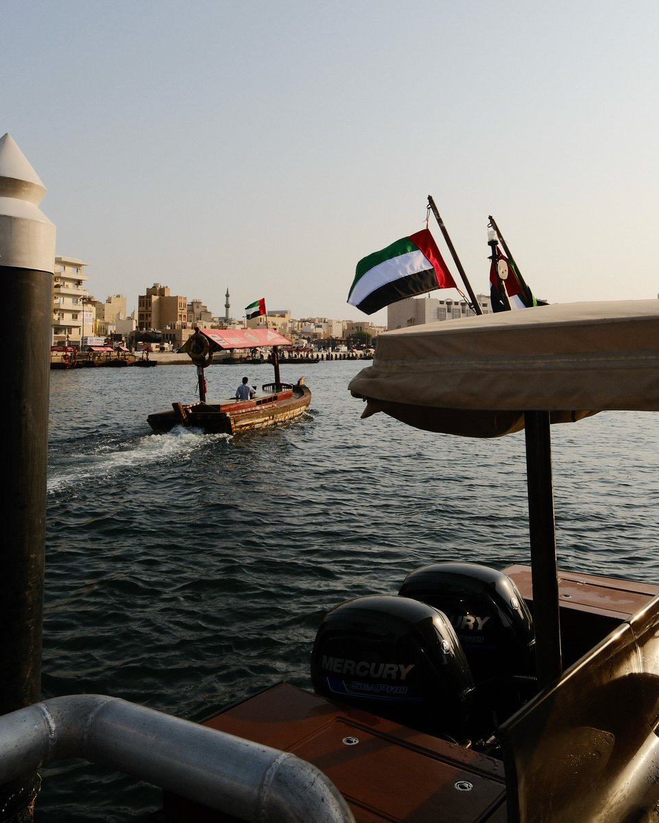 VisitDubai_DE's tweet photo. Eine traditionelle Abra und der Dubai Creek gehören einfach zusammen. ✨

Der Dubai Creek erzählt die Geschichte der Stadt und verbindet die historischen Viertel Bur Dubai und Deira miteinander. 

📸 IG/ a7md3s

#VisitDubai https://t.co/qiecxQN2dn