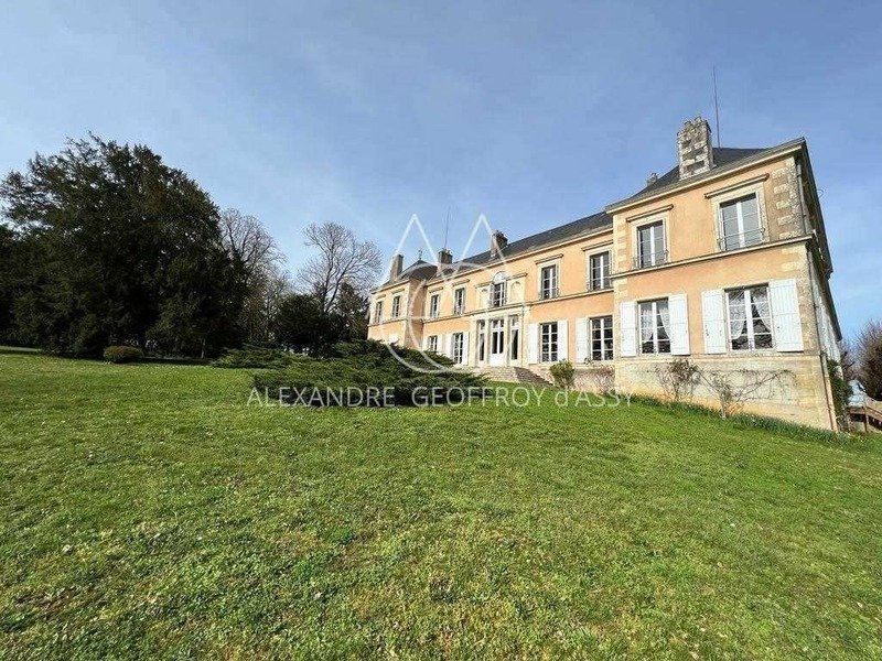 castlecoldotcom's tweet photo. Authentic 19th Century Castle With Extensive Grounds

€1,350,000 · Saint-Sauvant, France

1850 · 13 bedrooms · 9.6 ha estate · restored chapel

#castlecollector #castlesforsale #NouvelleAquitaine https://t.co/VSXPkwZiEL