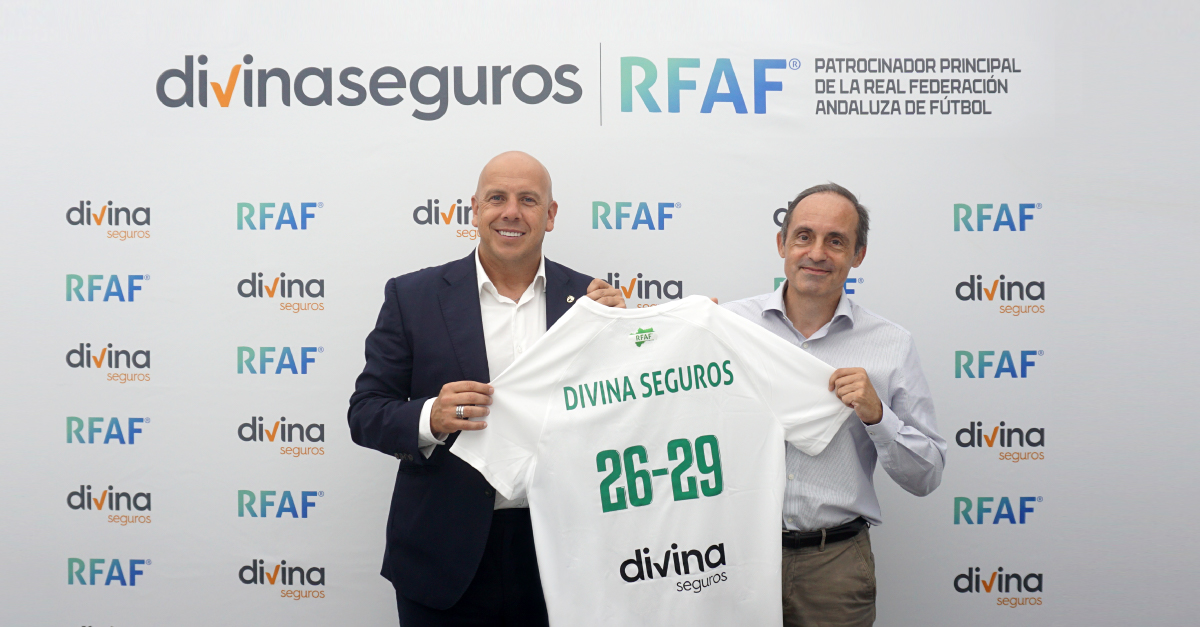 RFAF's tweet photo. 🌀𝗟𝗮 𝗥𝗙𝗔𝗙 𝘀𝗲 "𝘃𝗶𝘀𝘁𝗲" 𝗱𝗲 𝗗𝗶𝘃𝗶𝗻𝗮 𝗦𝗲𝗴𝘂𝗿𝗼𝘀

🤝 @SegurosDivina se convierte en el 𝑝𝘢𝑡𝘳𝑜𝘤𝑖𝘯𝑎𝘥𝑜𝘳 𝘱𝑟𝘪𝑛𝘤𝑖𝘱𝑎𝘭 de la RFAF

📝 @Pedrocurtido_ presidente de la RFAF y 𝗔𝗿𝗺𝗮𝗻𝗱𝗼 𝗡𝗶𝗲𝘁𝗼 presidente de Divina Seguros firman la alianza estratégica para los próximos 3 años.

ℹ️ https://t.co/iZwILNTJJZ

#RFAF #JuntosCrecemos