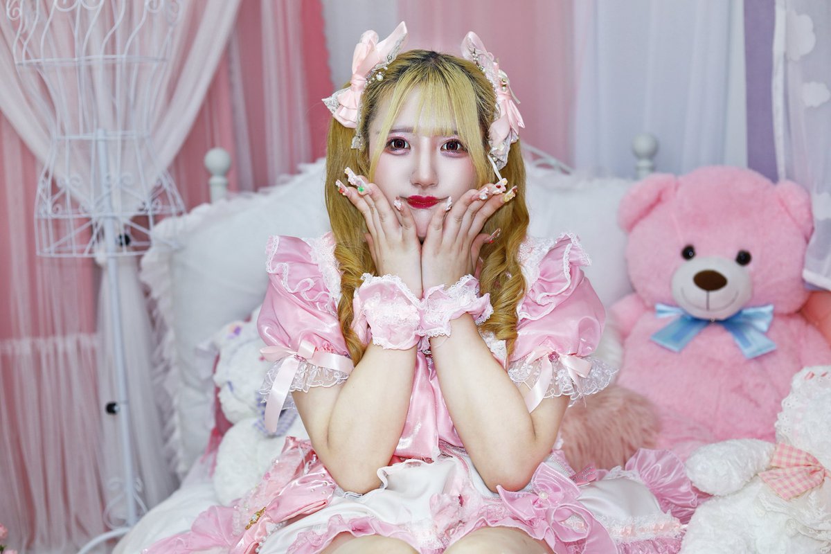 Re_Dear08's tweet photo. 【アー写公開】

💌運命♡ピンク担当🩷
💌夜宵 みこ（やよい みこ）
@miko_LoveDear 

❤︎カラー:ピンク
❤︎MBTI:ENFP
❤︎らぶ♡タイプ:忠犬ハチ公
❤︎愛称:みこぴ、みこち
❤︎誕生日:9/18
❤︎#みこみこ笑顔 

『キミを笑顔にさせちゃうぞっ！』

RT＋いいね＝50で全体アー写公開！ https://t.co/bij5pdq8Xw