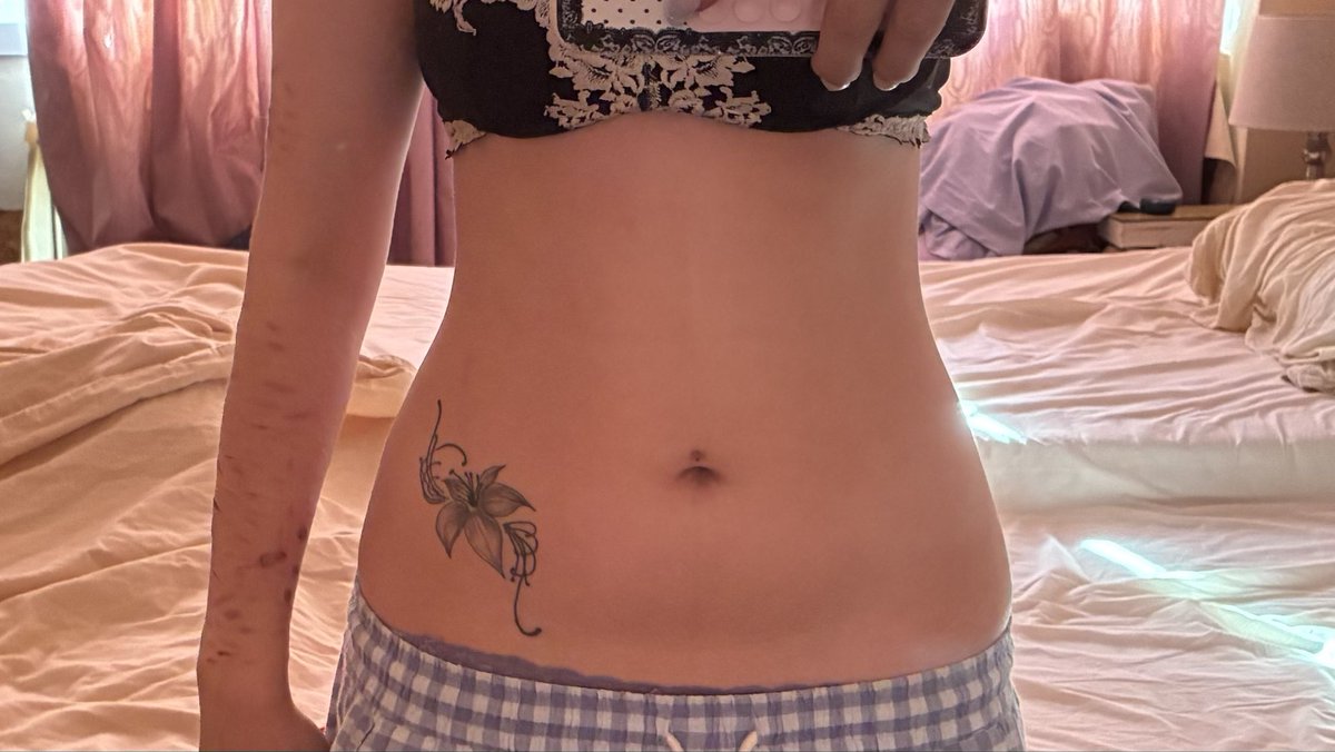 fatfuckingfoid's tweet photo. bc! i have a nice figure icl i cant wait to be skinny again https://t.co/YlIoFZw7rr