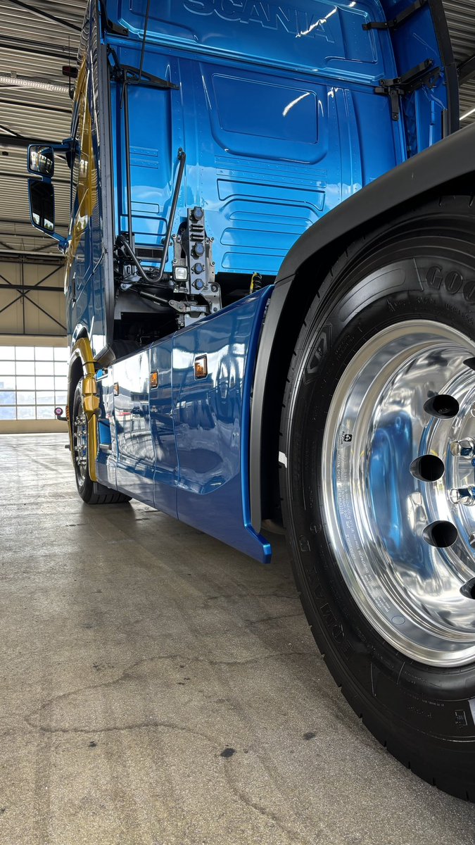 KroonCosmetics's tweet photo. En weer een prachtige Scania van firma kropfeld gepoetst #krooncarcosmetics #transport #scania #protech https://t.co/qZ2nYT7Dow