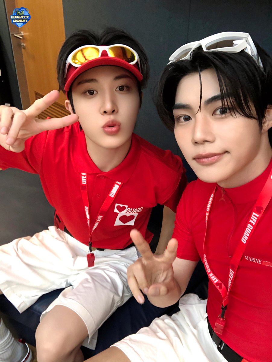 MnetMcountdown's tweet photo. 오늘 엠카 무대에 헤어나오지 못할 팬들을 위해 출동한
라이프 가드 ❤️ 소박(이) ❤️

소박(이)가 엠카의 바다고 워터파크고 오아시스다 💚

#MCOUNTDOWN #엠카운트다운
#소정환 #TREASURE #박건욱 #ZEROBASEONE https://t.co/iiolCYHk3K