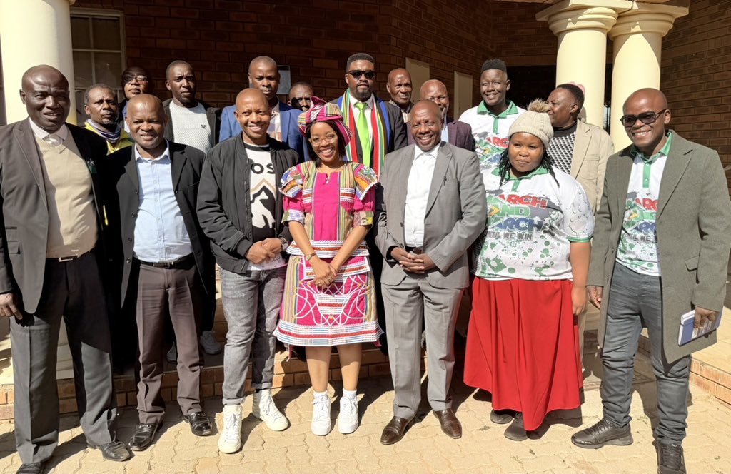 MikeRamothwala's tweet photo. Winnie Mandela of our Generation March&amp;March Founder @JacintaNgobese and the Executive. Warmly welcomed to Polokwane by Kgosi Kgabo Moloto ||| 🇿🇦 Thobela Ke Yona 🙏🏾 https://t.co/1xgcAQq5No