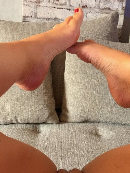 Bethggbn's tweet photo. Can I see your dick 🥰 https://t.co/roBYbsdQ4i