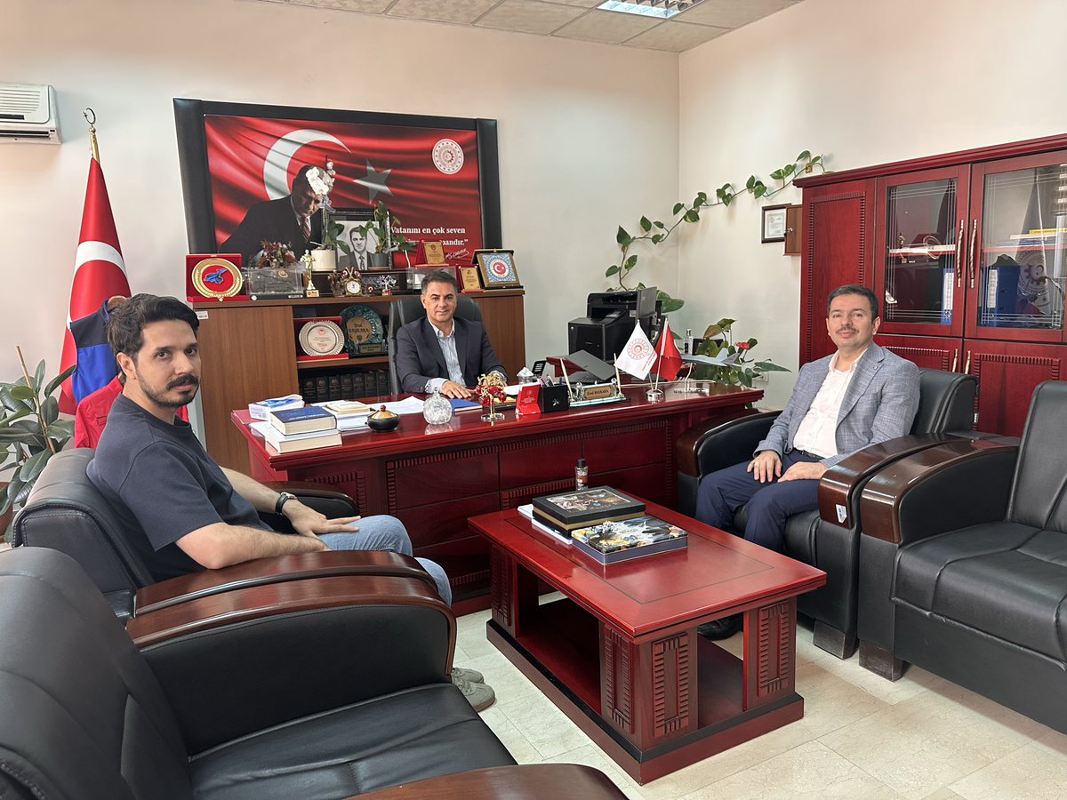 Erolbaykara's tweet photo. Tarım ve Kırsal Kalkınmayı Destekleme Kurumu (TKDK) Van Bölge Koordinatörü Sayın İbrahim Başak’ı İlMüdürlüğümüzde ağırladık.

Hakkari kırsalında altyapı yatırımları ve ekonomik çeşitliliği istişare ettik. Bölgemizde üretime, istihdama ve sürdürülebilir kalkınmaya sundukları değerli katkılar dolayısıyla TKDK Koordinatörümüze teşekkür ediyor, nazik ziyaretleri için şükranlarımızı sunuyoruz.