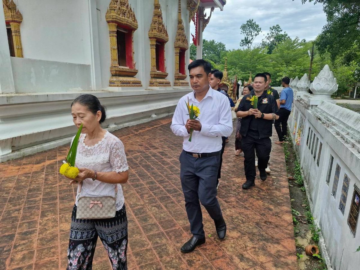 Mutelu3's tweet photo. 🌎หน่วยเฉพาะกิจสันติสุข โดย ชุดสันติสุขที่ ๓๐๑ ร่วมกับ ชุดทักษิณสัมพันธ์ที่ ๓๓๒ และหน่วยงานราชการในพื้นที่ ร่วมกิจกรรมทางศาสนาพิธีทำบุญเวียนเทียน เนื่องในวันอาสาฬหบูชาและวันเข้าพรรษา โดยมี นายวีระโชค บุญสวัสดิ์ (ปลัดอำเภอหัวหน้ากลุ่มงานบริหารงานปกครอง) เป็นประธาน https://t.co/XnTmwsj3IO