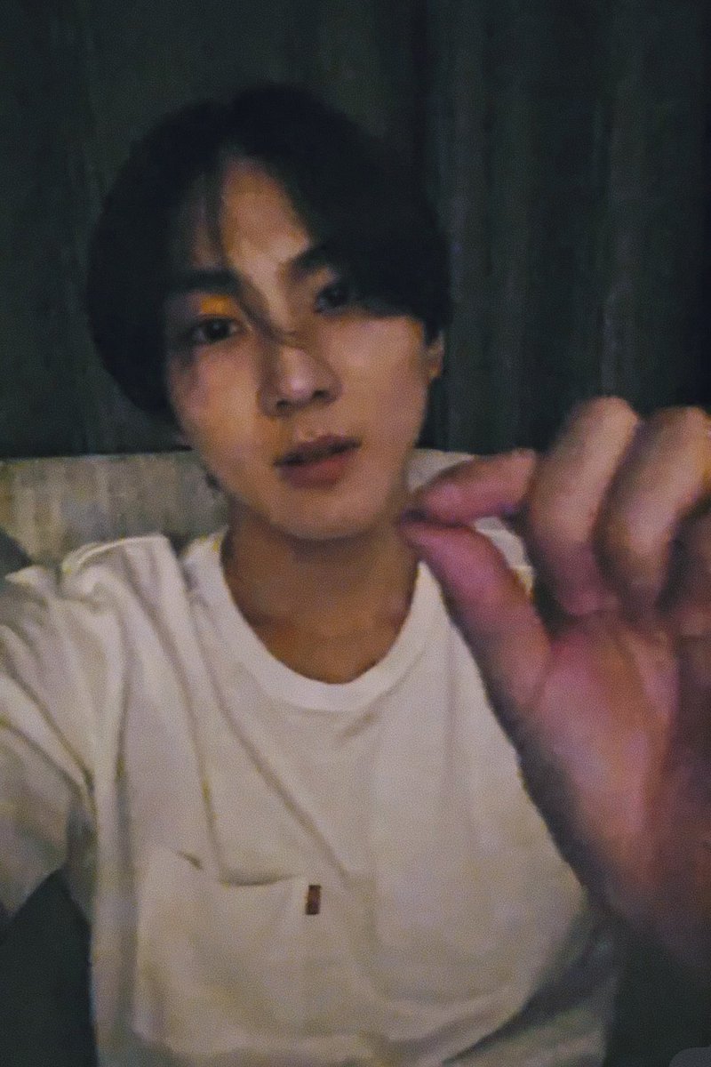 0209coded's tweet photo. clock it jungwon, clock it! 🤏🏼 https://t.co/L4xWhnQFEA