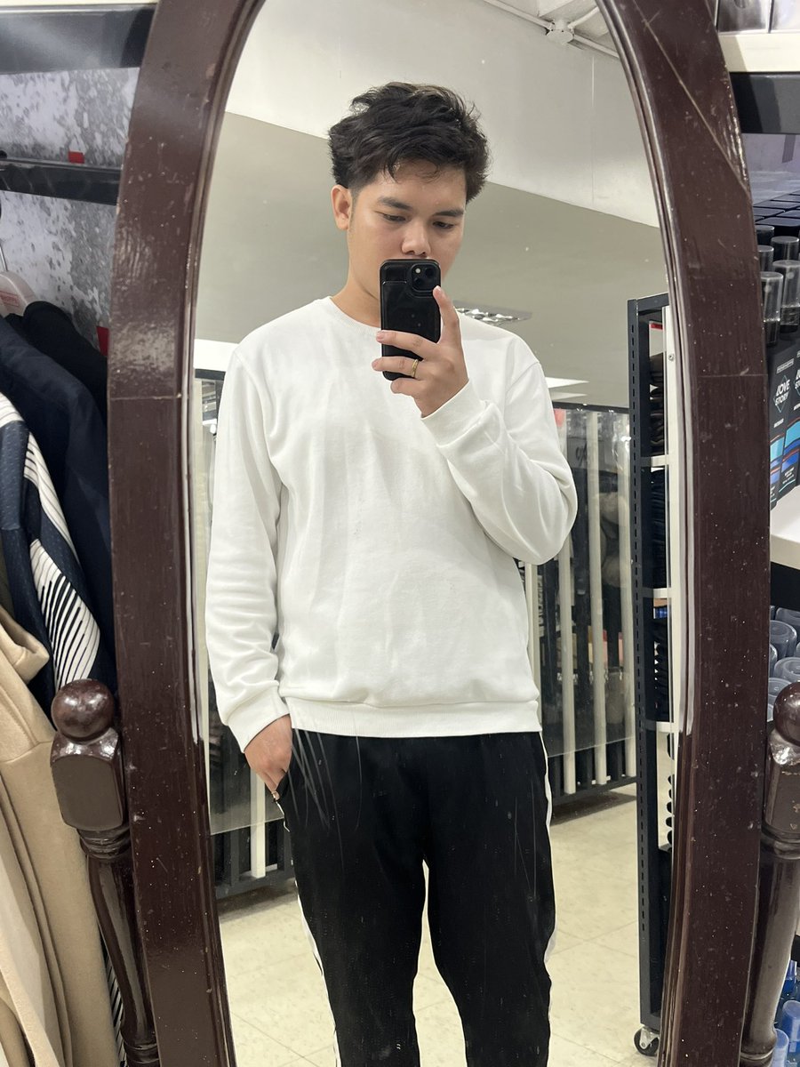JamesCas17's tweet photo. Try to look around https://t.co/cD6qqFY0OA