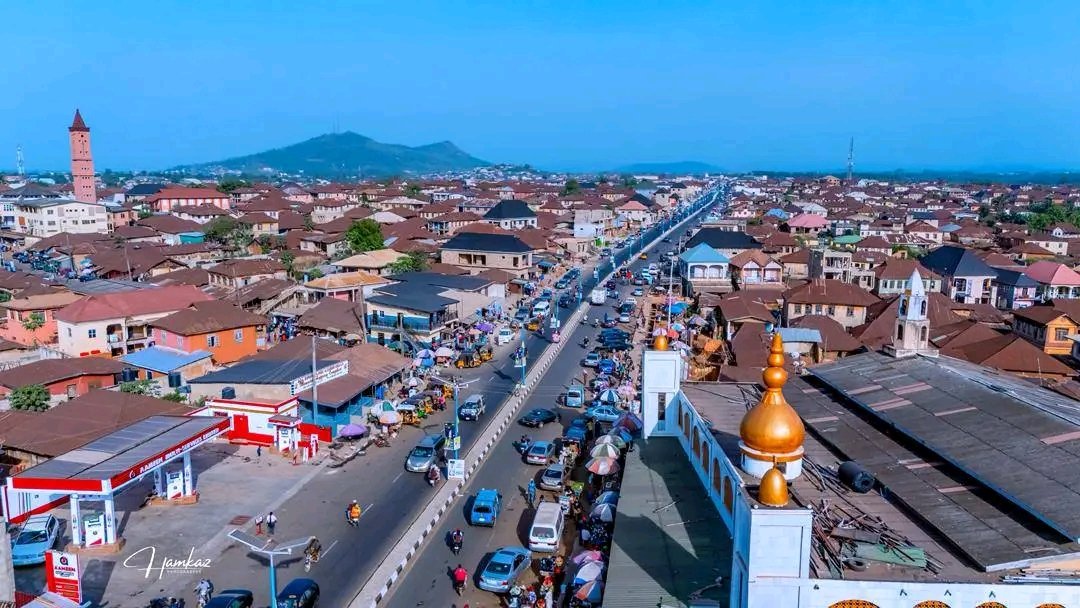 solomon_tr56139's tweet photo. @AAdeleke_01 Governor Ademola Adeleke constructed the dual carriageway in Ilesaβa landmark project transforming the city's road network and improving connectivity.
Imole lekan si! β¨π‘
#ImoleCarryOnAccordingly #Imole #Ilesa #OsunState https://t.co/ugWNUEkEDu