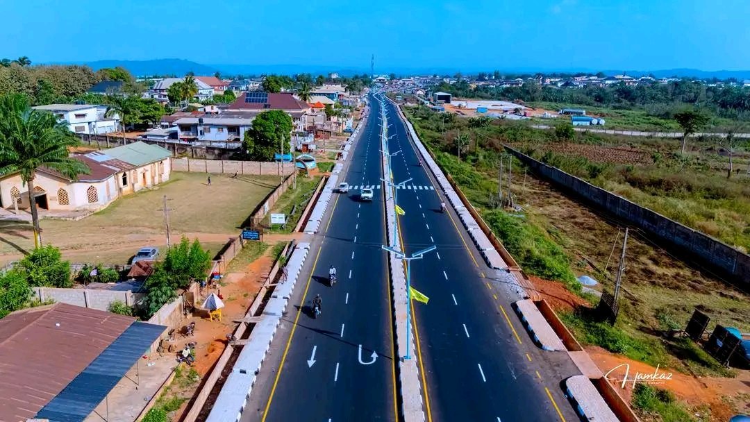 solomon_tr56139's tweet photo. @AAdeleke_01 Governor Ademola Adeleke constructed the dual carriageway in Ilesaβa landmark project transforming the city's road network and improving connectivity.
Imole lekan si! β¨π‘
#ImoleCarryOnAccordingly #Imole #Ilesa #OsunState https://t.co/ugWNUEkEDu