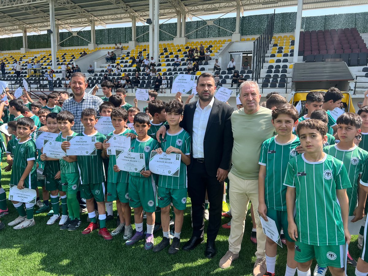 turgaykurtkan's tweet photo. 📍 Bitlis Konyaspor Yaz Futbol Okulu Sertifika Töreni

Geleceğimizin teminatı olan evlatlarımızın sporla, disiplinle ve başarıyla yetişmesini önemsiyoruz.
Bitlis Konyaspor Yaz Futbol Okulu Sertifika Töreni'nde katılım belgelerini alan tüm genç sporcularımızı yürekten tebrik ediyor, emek veren antrenörlerimize ve her zaman destek olan ailelerimize teşekkür ediyorum.
Çocuklarımızın başarılarının artarak devam etmesini temenni ediyor, spor dolu, sağlıklı ve başarılı bir gelecek diliyorum. ⚽🏆
@T_Bedirhanoglu @EnginGunceoglu @Ntanglay