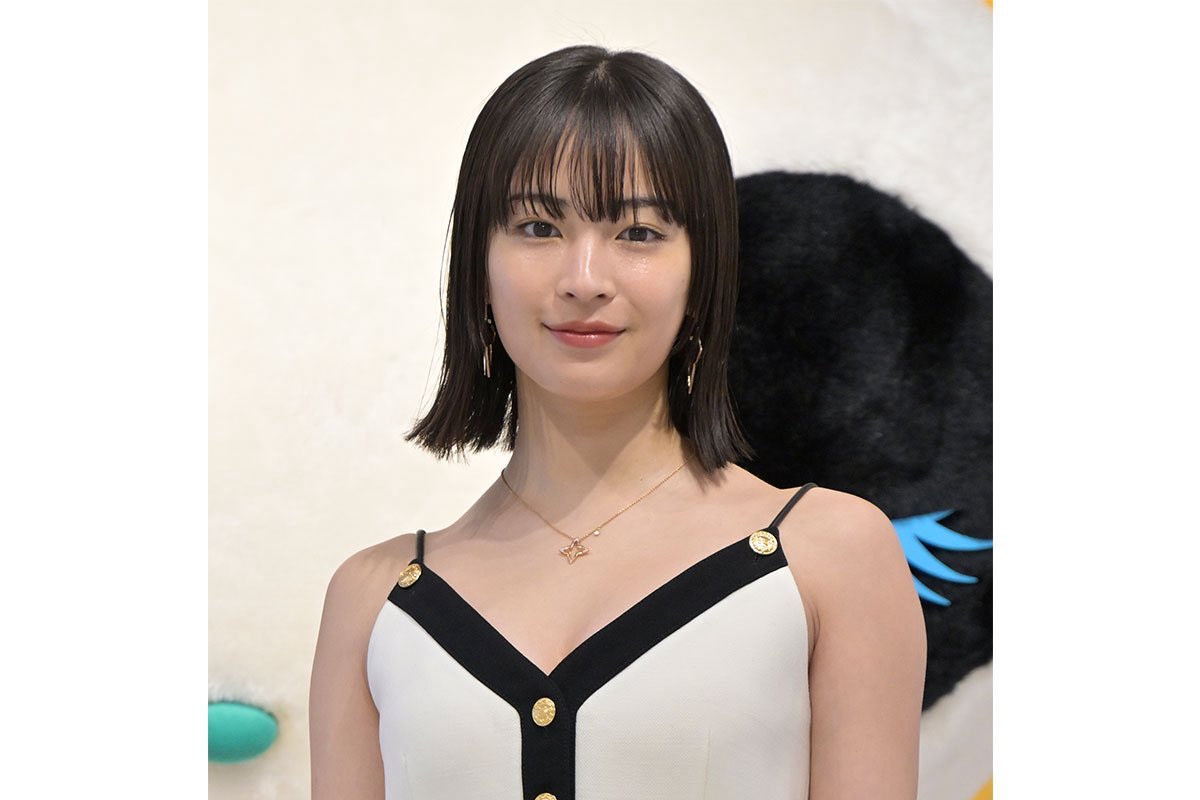 epichan77's tweet photo. 左はキャバ嬢の骨格だと思う…
芸能人ってこんなギュインってなってなくて程よくエラも肉もあるのに鬼ほど顔小さいんだよね。 https://t.co/X0eYcsLGnl