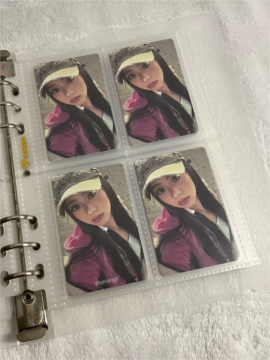sserangi's tweet photo. the idol:                                the photocard: https://t.co/eootC4BqHX