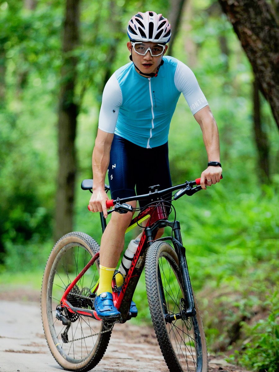 BradlyGrosznjn's tweet photo. Just clocked 20km on my morning cycle commute—sunlight through trees and fresh air, perfect way to start the workday! https://t.co/09lNGlLl2C