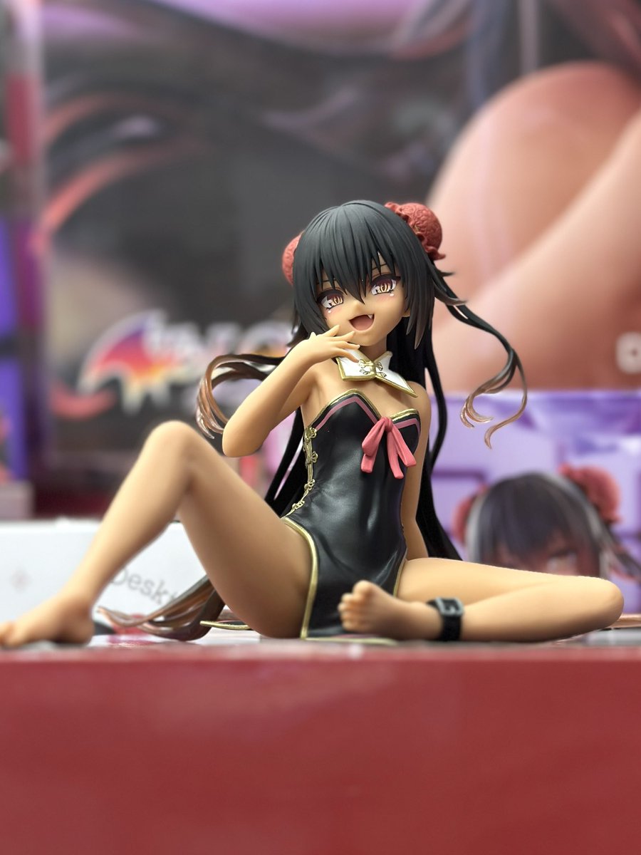 sakataotachu's tweet photo. 🖤新景品入荷情報🖤

ToLOVEる-とらぶる-ダークネス 
Desktop Cute フィギュア 
ネメシス〜チャイナドレスver.〜

｢Desktop Cute｣シリーズより、大胆なポージングとセクシーなチャイナドレス姿が魅力のネメシスが登場‼️
是非お早めにゲットしに来てくださいね🥰

 #iクレーン酒田店  #ネメシス https://t.co/JiK41KpKeJ