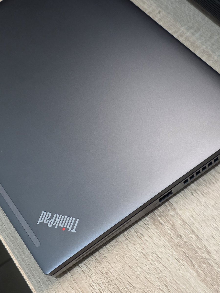 xyxysfx's tweet photo. saat harga laptop lagi tinggi, saya putuskan untuk beli bekas saja dikarenakan budget terbatas dan butuh untuk kerjaan dan dapatlah laptop selegit ini.
Mantep banget dahh meskipun seri tahun 2023an masih sangat ok dengan harga 7,8jt dah dapat ram 32gb dan ssd 512 gb. https://t.co/1U6mKCO8FG