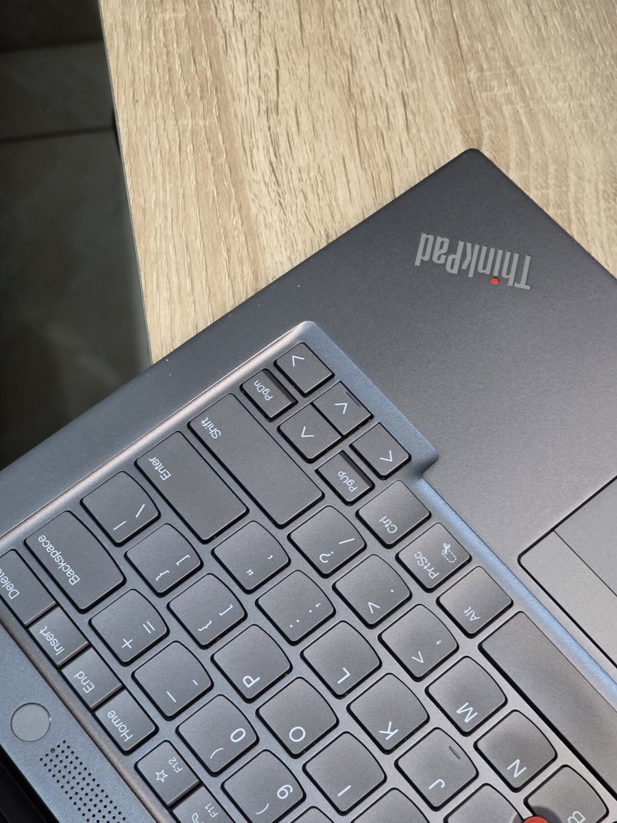 xyxysfx's tweet photo. saat harga laptop lagi tinggi, saya putuskan untuk beli bekas saja dikarenakan budget terbatas dan butuh untuk kerjaan dan dapatlah laptop selegit ini.
Mantep banget dahh meskipun seri tahun 2023an masih sangat ok dengan harga 7,8jt dah dapat ram 32gb dan ssd 512 gb. https://t.co/1U6mKCO8FG