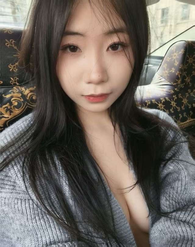 benghuahui's tweet photo. 滚出来一头控制不住自己猪脑子想社死的傻逼，看这头畜生的猪屄骚脸，想不想把屁股坐在婊子脸上胁迫傻逼接尿💚  点赞+转推超20解锁婊子生活照
超40解锁奶照
超60解锁傻逼贱照
超80解锁骚穴   
超100曝光傻逼身份证地址
超120曝光傻逼身份证号！！！ https://t.co/MXSGsdupKa