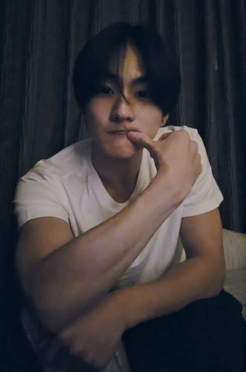 woncattos's tweet photo. DUDEEEEEE THAT BICEPS THO 🧎‍♀️🧎‍♀️ https://t.co/L392U1nOSy