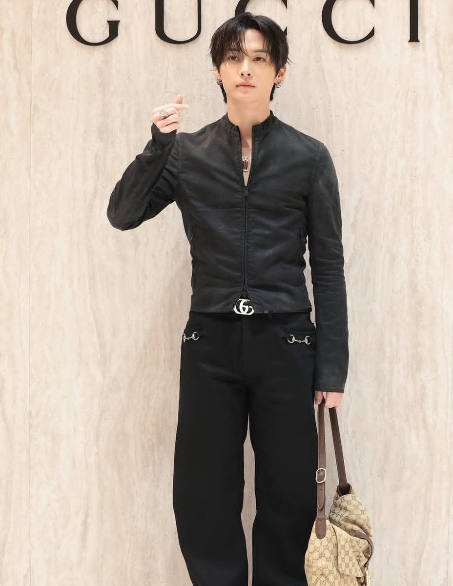 FashionistD's tweet photo. #LeeKnow for GUCCI https://t.co/lWagXlE4oO