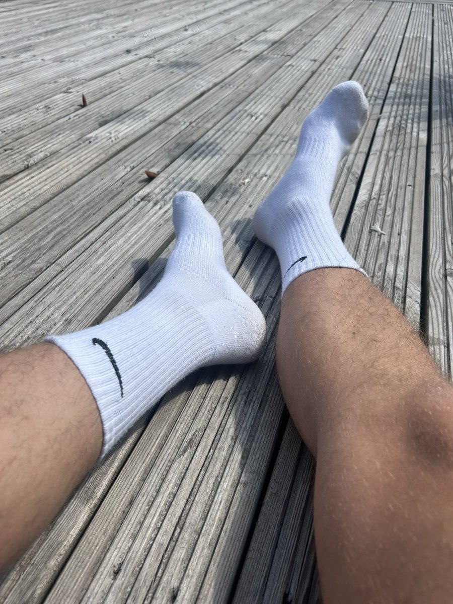 Norfolk_Master's tweet photo. Nothing better than being a young alpha who loves showing off his feet 🥵 https://t.co/5uf6OEnmNt
