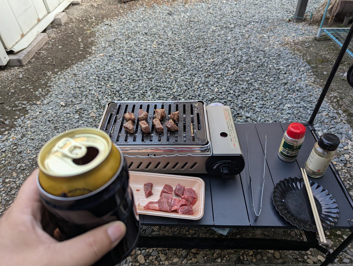caromoon290's tweet photo. 猫の額で一人焼肉😎
炙りやの鉄板が、今日届いたので早速シェイクダウン👍 https://t.co/1aPTjBg9BU