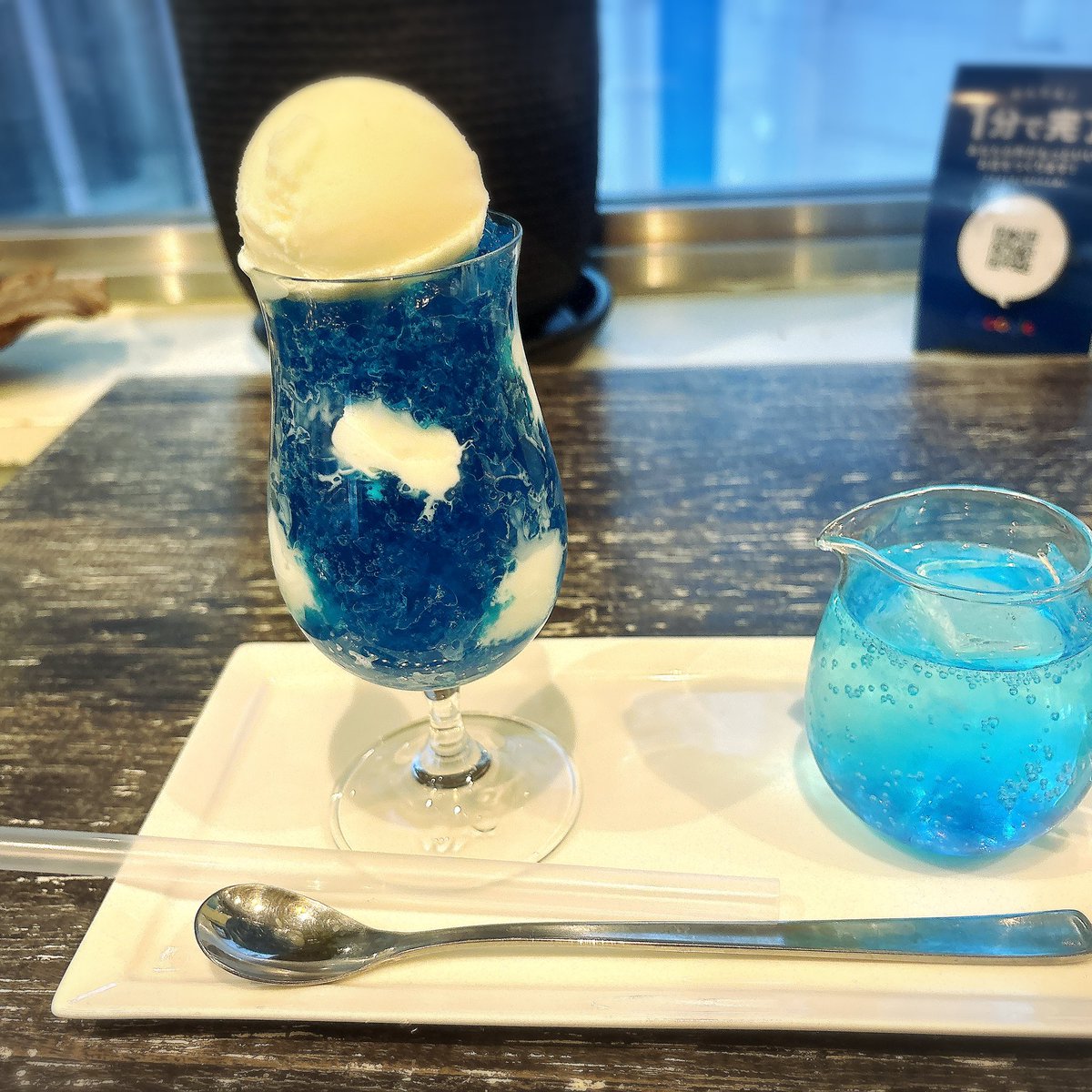 satjanner's tweet photo. 猫ちゃんのいるカフェでご飯ฅ•ω•ฅ✨️
お会計しようとしたら
運動会が始まっちゃって、予定よりも長居してしまった(ฅωฅ`)♥
そのまま気になってたカフェ♡
はちみつレアチーズケーキとクリームソーダ！
とっても可愛いし、美味しかった☺️ https://t.co/MN7cFRno71