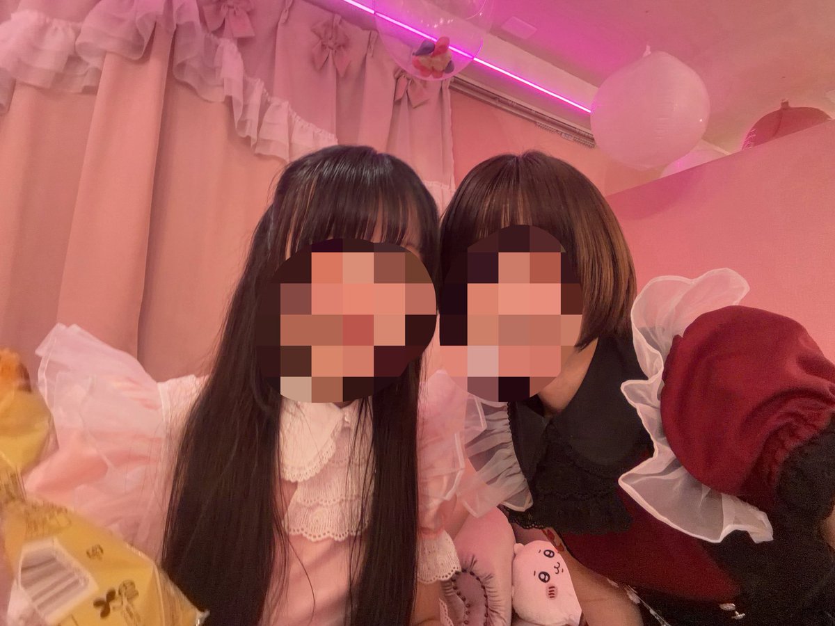 yn_chu159's tweet photo. 今日います！あささんみつきさんの気付かぬうちに撮られていたツーショットwww一応おひめなので隠しておきます( ᴖ⩊ᴖ )22時までですゆんはいぇい https://t.co/5aEepJsRuI