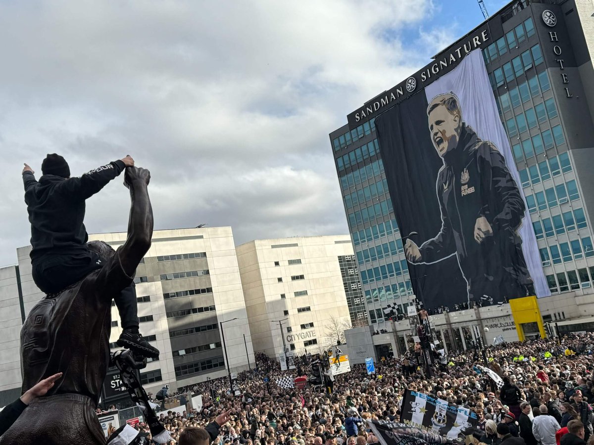 NUFCgallowgate's tweet photo. THANK YOU EDDIE!

You turned our dreams into reality and gave us the greatest day of our lives. 

Legend 🖤🤍

#NUFC https://t.co/sfcLuMy7Oe