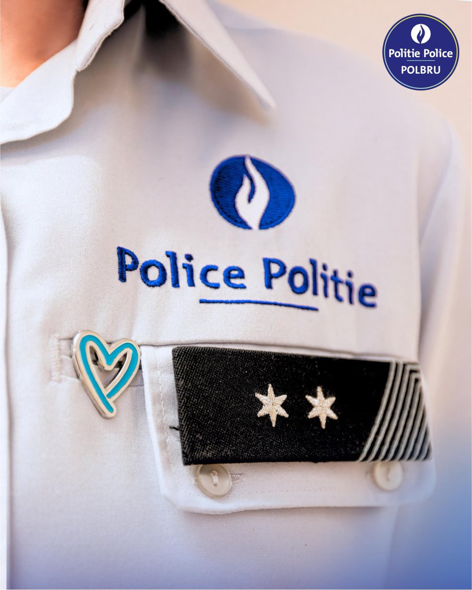 zpz_polbru's tweet photo. (NL👇) Journée mondiale de lutte contre la traite des êtres humains 💙
Chaque année, des milliers de personnes sont victimes de traite à des fins d'exploitation sexuelle, de travail forcé, de criminalité forcée, de mendicité ou d'autres formes d'exploitation.
Cette forme d'esclavage moderne, alimentée par le crime organisé, constitue une grave violation des droits humains et demeure une réalité, ici comme ailleurs.

Cette année, la campagne #BlueHeart met en lumière une réalité méconnue : derrière certaines escroqueries en ligne peuvent se cacher des victimes de traite des êtres humains, contraintes par la violence, la peur et la coercition à participer à ces fraudes.

Notre zone de police @zpz_polbru soutient cette campagne de @UNODC @UNODC_OrgCrime  et réaffirme son engagement dans la lutte contre la traite des êtres humains sous toutes ses formes, dans la protection des victimes et le démantèlement des réseaux criminels.

🆘 Si vous suspectez une situation d'exploitation, signalez-la via https://t.co/U6GGskKlDI ou au 078/055 800.

Werelddag tegen Mensenhandel 💙
Elk jaar worden duizenden mensen slachtoffer van mensenhandel voor seksuele uitbuiting, gedwongen arbeid, gedwongen criminaliteit, gedwongen bedelarij of andere vormen van uitbuiting.
Deze vorm van moderne slavernij, gevoed door de georganiseerde misdaad, vormt een ernstige schending van de mensenrechten en blijft een realiteit, zowel hier als elders.

Dit jaar vestigt de campagne #BlueHeart de aandacht op een weinig bekende realiteit: achter bepaalde online oplichtingen kunnen slachtoffers van mensenhandel schuilgaan, die door geweld, angst en dwang worden verplicht om aan deze fraudepraktijken mee te werken.

Onze politiezone @zpz_polbru steunt deze campagne van @UNODC @UNODC_OrgCrime en herbevestigt haar engagement in de strijd tegen mensenhandel in al haar vormen, voor de bescherming van slachtoffers en voor de ontmanteling van criminele netwerken.

🆘 Als je een vermoeden hebt van uitbuiting, meld dit dan via https://t.co/RPy0lAT94k of 078 05 58 00.

#StopTraite #StopMensenhandel #EndHumanTrafficking