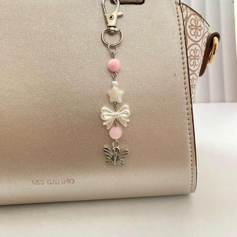 bluejeysa's tweet photo. monce keychain 
https://t.co/JZWeeC0HIx

coquette keychain 
https://t.co/uaJLiTfekf https://t.co/SSobjHhycL