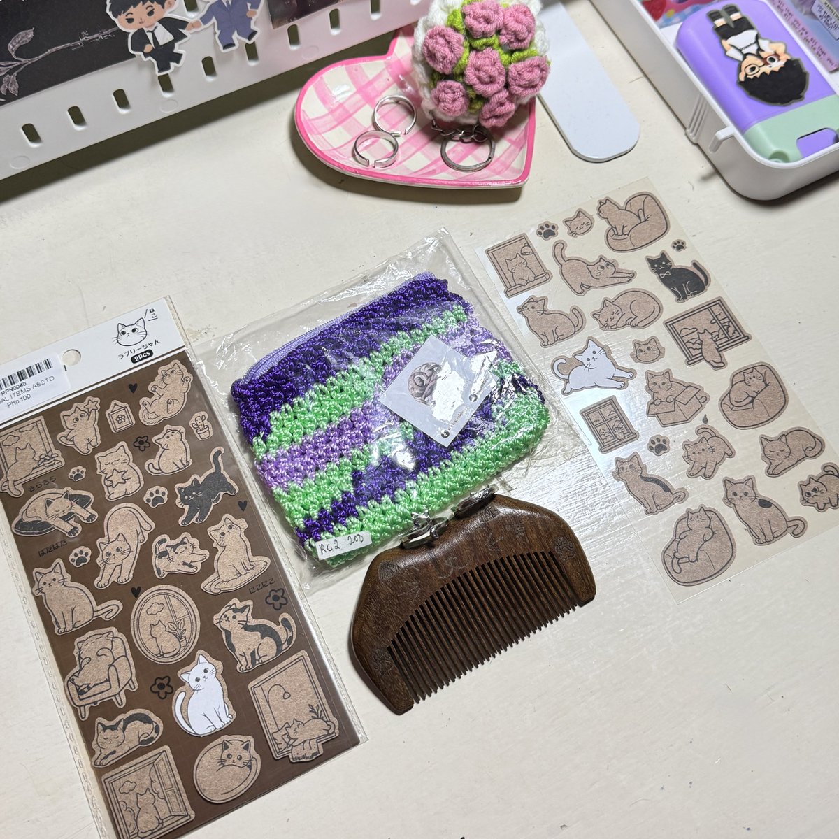 strawbearywon's tweet photo. my baguio loot ^__^ basta talaga may purple&amp;green at pusa matic na yan shea xD https://t.co/R1kAzRblPp