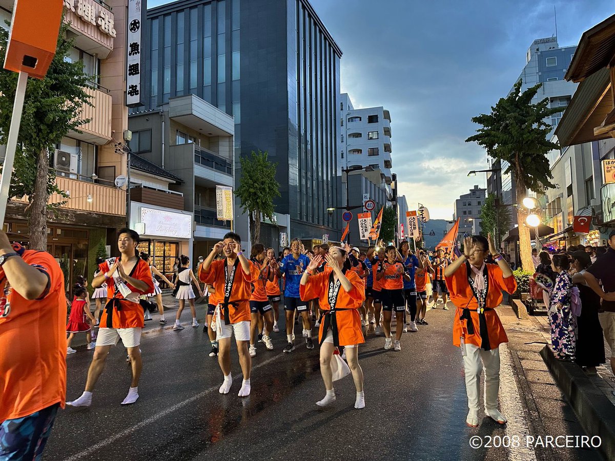 PARCEIRO_LADIES's tweet photo. 🟠イベント情報

2026年8月1日（土）に開催される 『第56回 長野びんずる』 にレディース選手が参加します！

長野市が誇る夏の風物詩🏮
【翔風】～胸に刻む夏、未来へつなぐ風～

今年も『AC長野パルセイロサポーター連』が全力で盛り上げます💪🔥

🗓8/1（土）18:30〜
📍「北野文芸座」付近から北上を予定

✅https://t.co/GXris9VY6k

#acnpladies
#パルセイロレディース